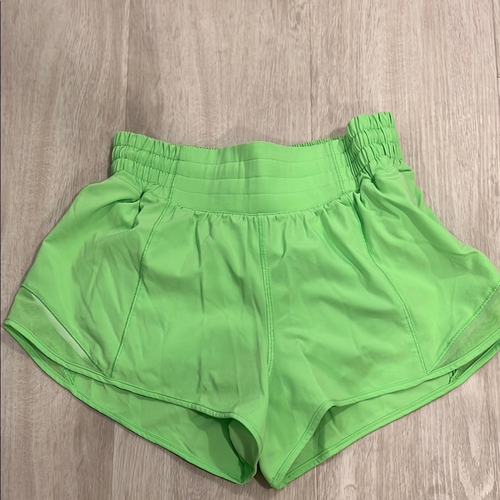 Lululemon Hotty Hot 2.5 Lined Green Athletic Shorts Lightweight Moisture-Wicking